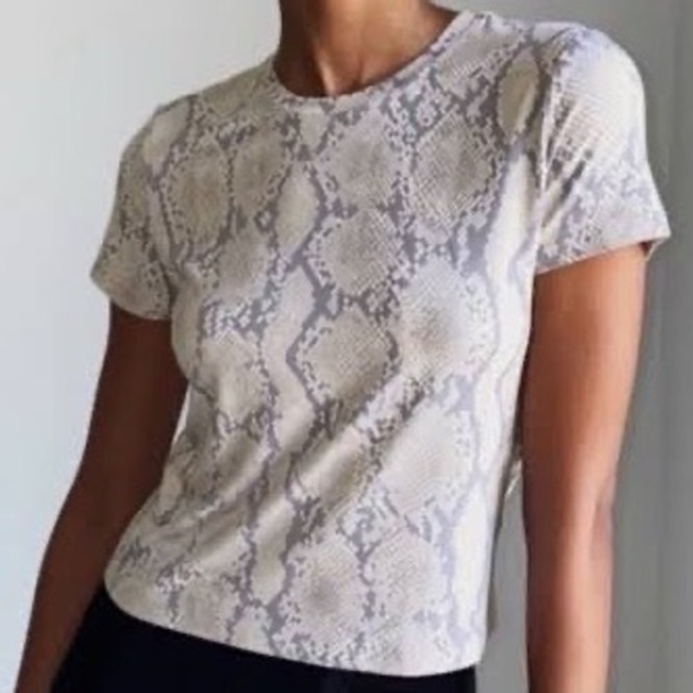 Aritzia Babaton Everyday T-Shirt Snakeskin Python Print Grey Tan Small RKT1-1430
